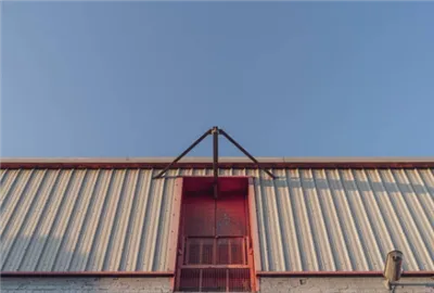 एक स्थायी सीम धातु छत प्रणाली के स्थायित्व की खोज